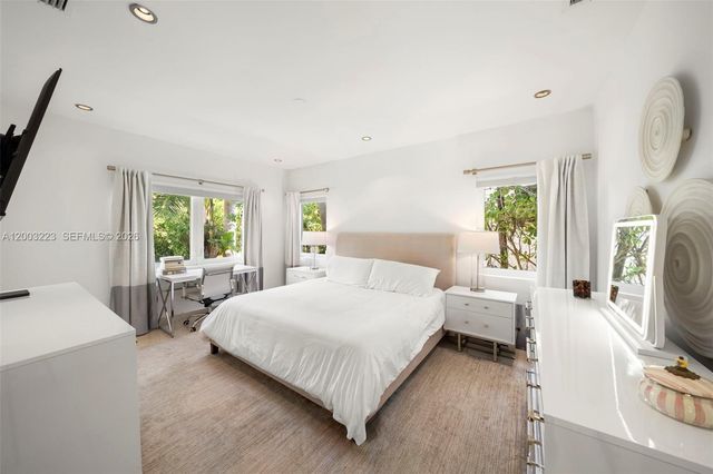 330 E San Marino Dr, Miami Beach, FL 33139