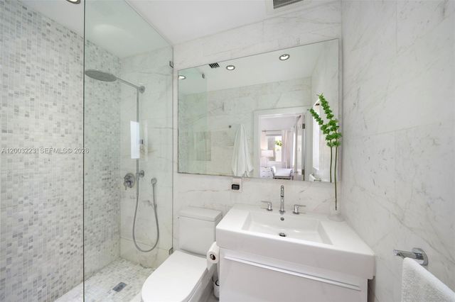 330 E San Marino Dr, Miami Beach, FL 33139