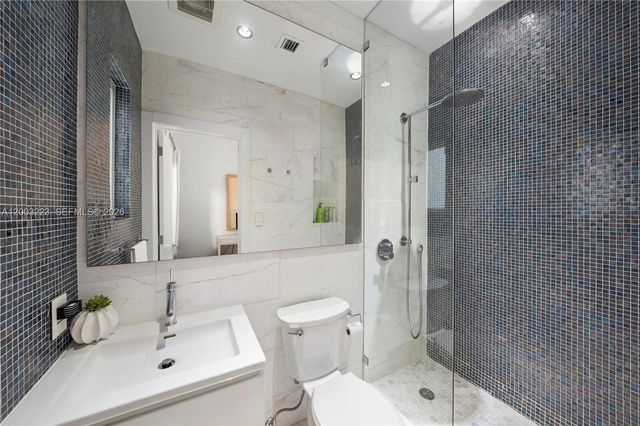 330 E San Marino Dr, Miami Beach, FL 33139