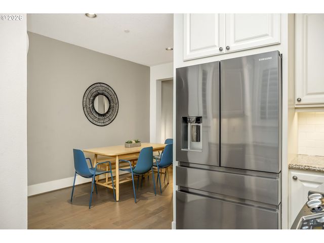 669 Sw TRILLIUM CREEK Ter, Portland, OR 97225