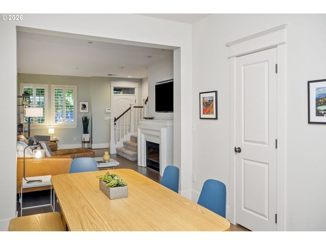 669 Sw TRILLIUM CREEK Ter, Portland, OR 97225