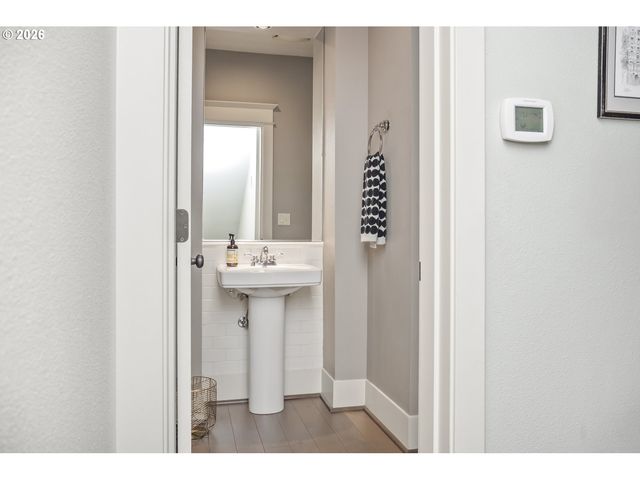 669 Sw TRILLIUM CREEK Ter, Portland, OR 97225