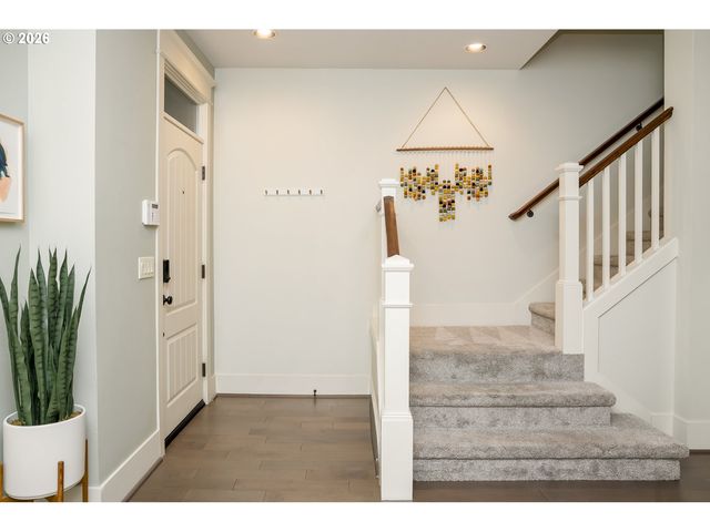 669 Sw TRILLIUM CREEK Ter, Portland, OR 97225