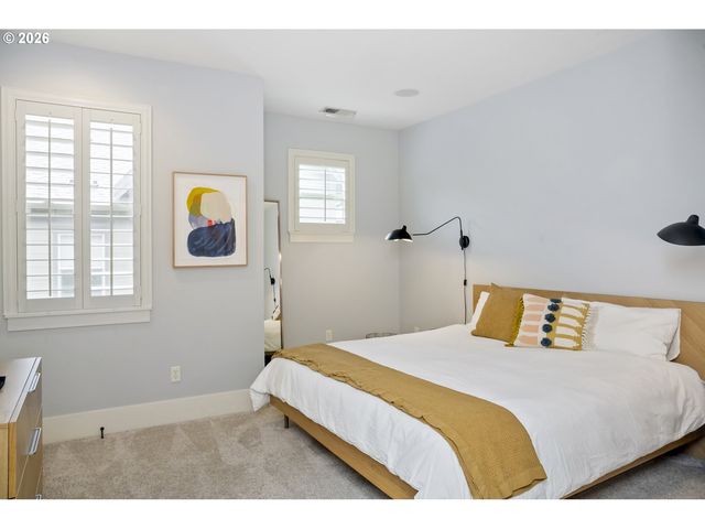 669 Sw TRILLIUM CREEK Ter, Portland, OR 97225