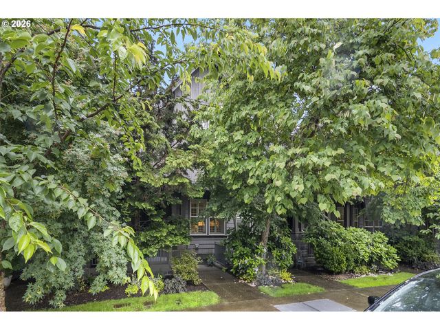 669 Sw TRILLIUM CREEK Ter, Portland, OR 97225