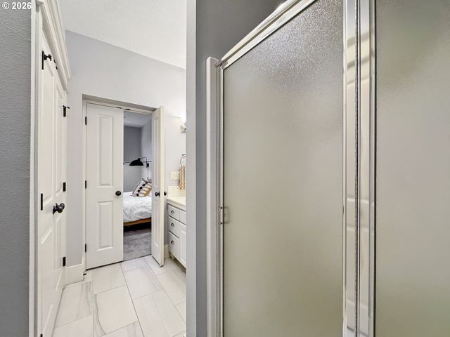 669 Sw TRILLIUM CREEK Ter, Portland, OR 97225