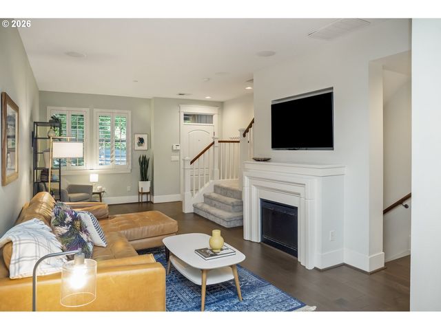 669 Sw TRILLIUM CREEK Ter, Portland, OR 97225