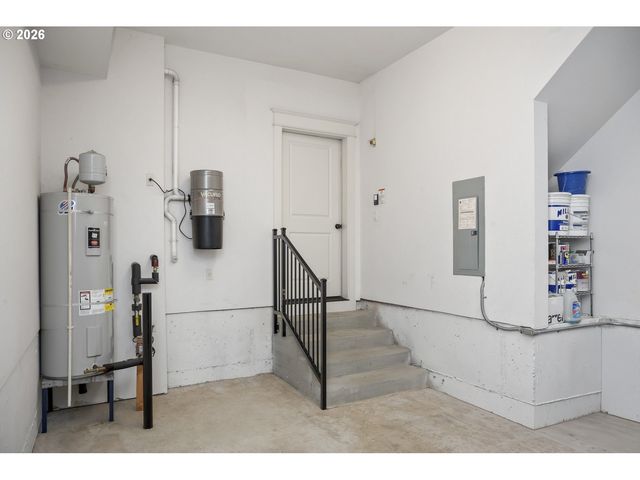669 Sw TRILLIUM CREEK Ter, Portland, OR 97225