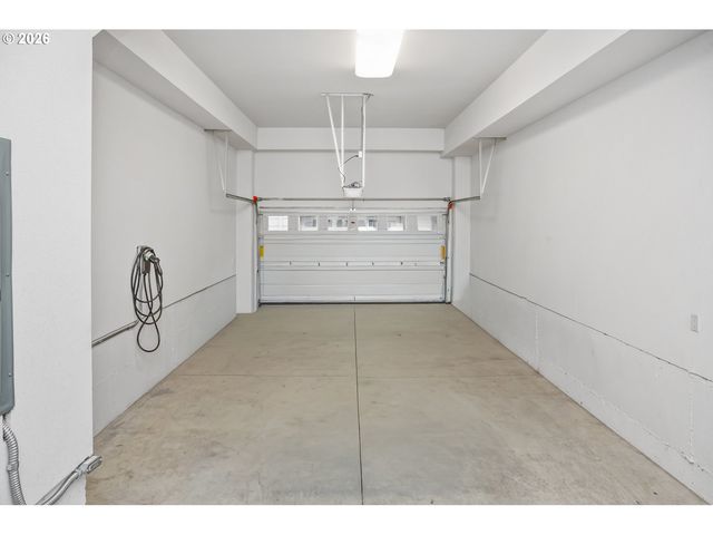 669 Sw TRILLIUM CREEK Ter, Portland, OR 97225