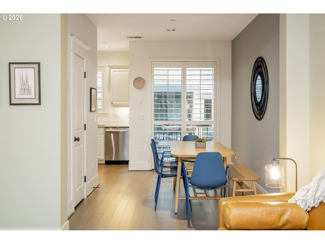 669 Sw TRILLIUM CREEK Ter, Portland, OR 97225