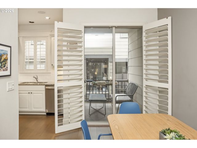 669 Sw TRILLIUM CREEK Ter, Portland, OR 97225