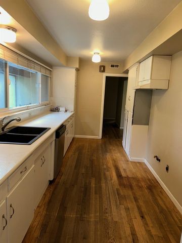 1948 W Benjamin Holt Dr, Stockton, CA 95207