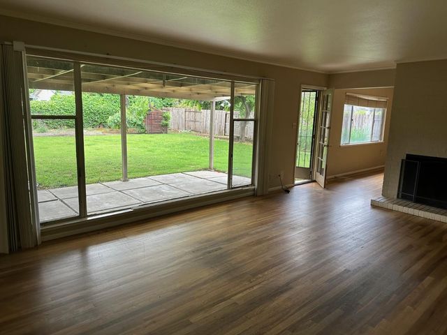 1948 W Benjamin Holt Dr, Stockton, CA 95207