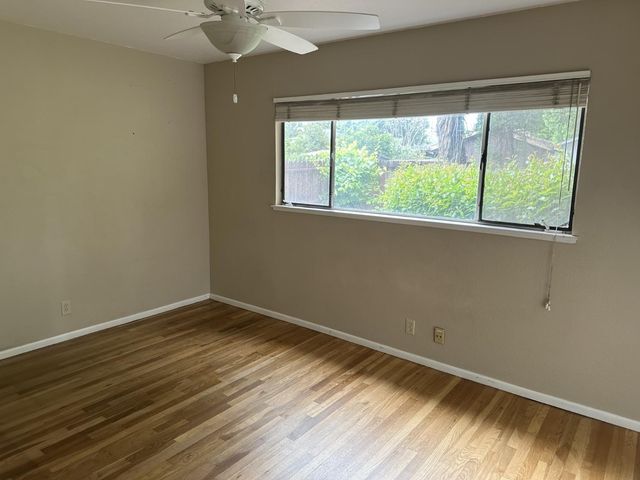 1948 W Benjamin Holt Dr, Stockton, CA 95207