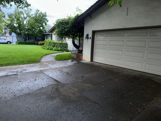 1948 W Benjamin Holt Dr, Stockton, CA 95207