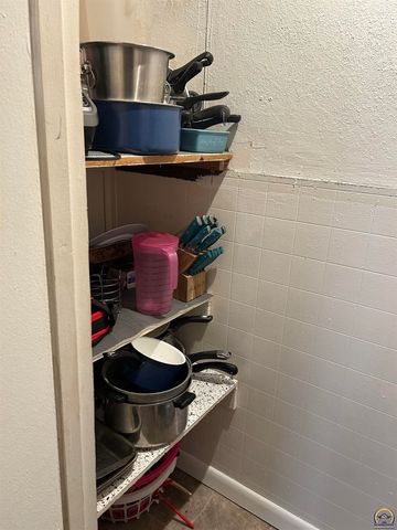 321 SE Baldwin RD, Topeka, KS 66607