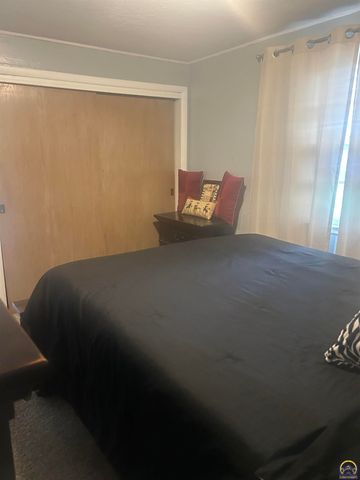 321 SE Baldwin RD, Topeka, KS 66607