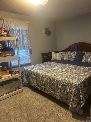 321 SE Baldwin RD, Topeka, KS 66607