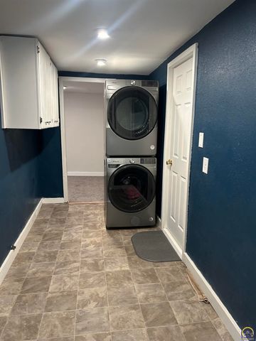 321 SE Baldwin RD, Topeka, KS 66607