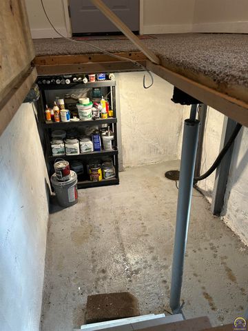 321 SE Baldwin RD, Topeka, KS 66607