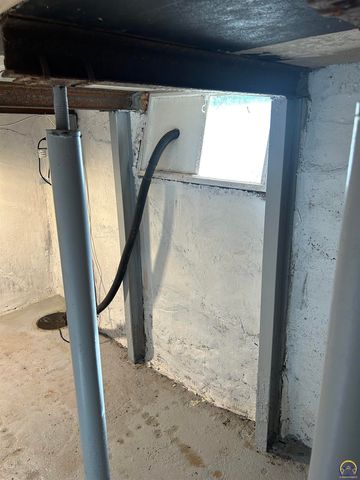 321 SE Baldwin RD, Topeka, KS 66607