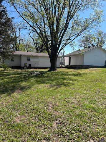 321 SE Baldwin RD, Topeka, KS 66607