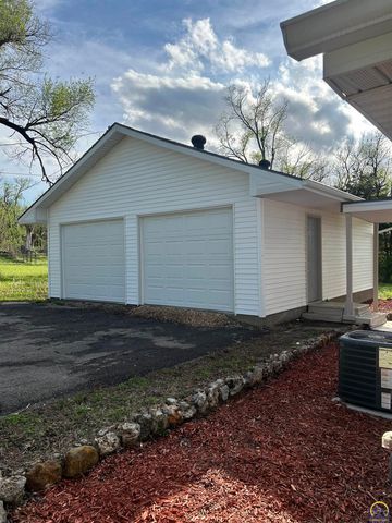 321 SE Baldwin RD, Topeka, KS 66607
