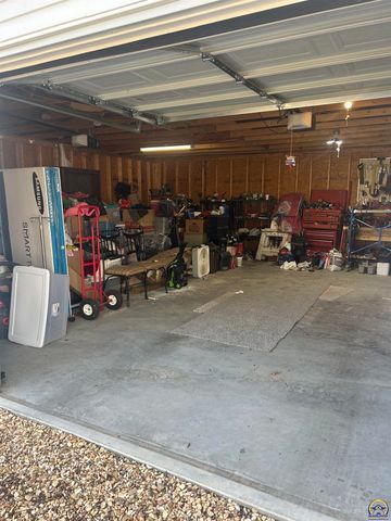 321 SE Baldwin RD, Topeka, KS 66607