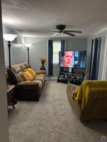 321 SE Baldwin RD, Topeka, KS 66607