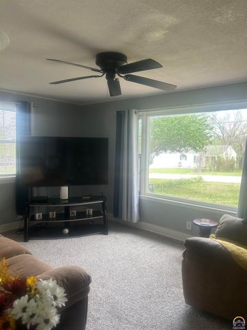 321 SE Baldwin RD, Topeka, KS 66607