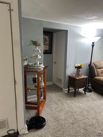 321 SE Baldwin RD, Topeka, KS 66607