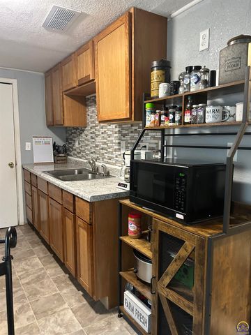 321 SE Baldwin RD, Topeka, KS 66607