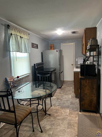 321 SE Baldwin RD, Topeka, KS 66607