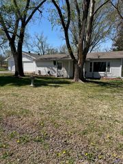 321 SE Baldwin RD, Topeka, KS 66607