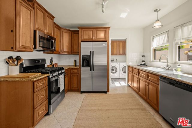 944 S Hudson Avenue, Los Angeles, CA 90019