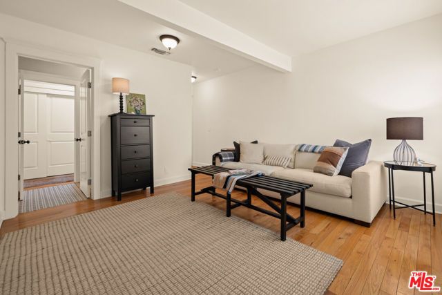 944 S Hudson Avenue, Los Angeles, CA 90019