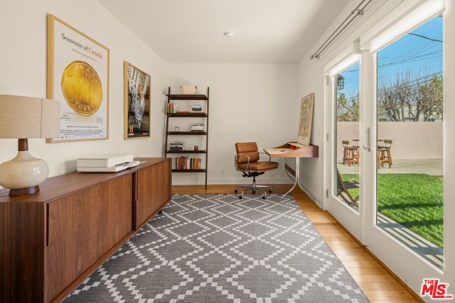 944 S Hudson Avenue, Los Angeles, CA 90019