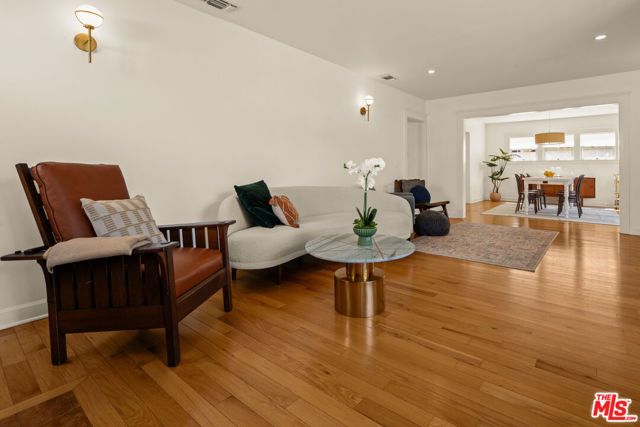 944 S Hudson Avenue, Los Angeles, CA 90019