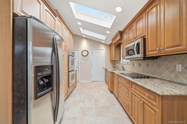 16 Pantzer Street, Smithtown, NY 11787