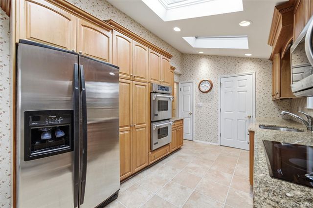 16 Pantzer Street, Smithtown, NY 11787