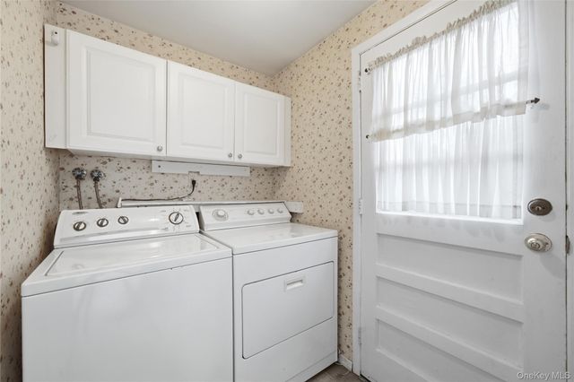 16 Pantzer Street, Smithtown, NY 11787