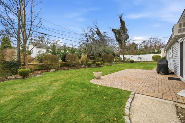 16 Pantzer Street, Smithtown, NY 11787