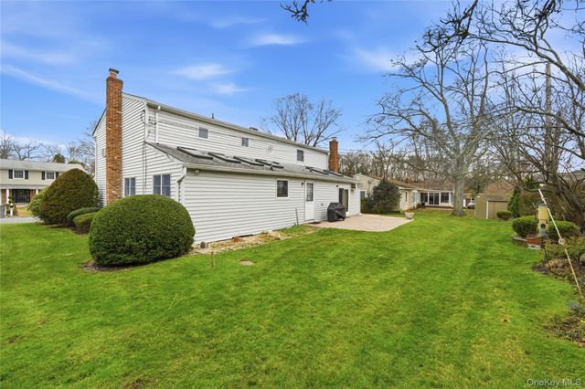 16 Pantzer Street, Smithtown, NY 11787