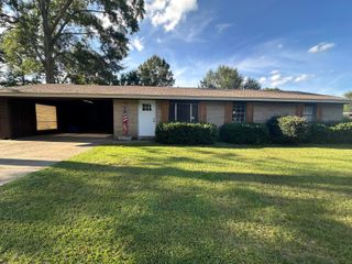 817 Taylor Dr., Hattiesburg, MS 39401