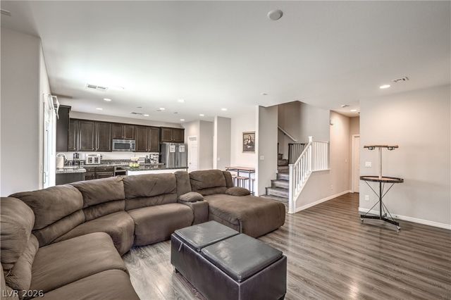 8025 Ancient Oaks Avenue, Las Vegas, NV 89113