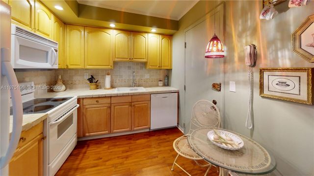 600 Three Islands Blvd 607, Hallandale Beach, FL 33009