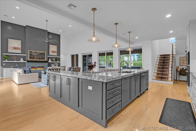 6909 E 128th Circle S, Bixby, OK 74008