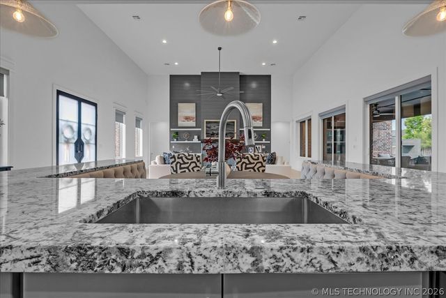 6909 E 128th Circle S, Bixby, OK 74008