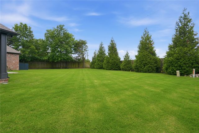 5957 Doris Hunt Court, Springdale, AR 72762