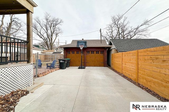 6605 Minne Lusa Boulevard, Omaha, NE 68112